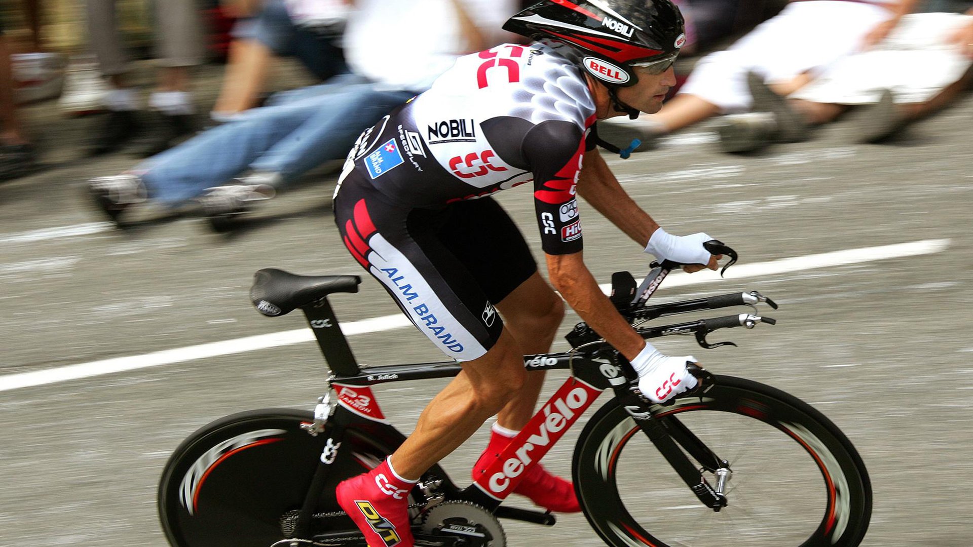 开云esports-PSV前锋卢克·德容以29球荣膺荷甲最佳射手。,卢克德容和西姆德容